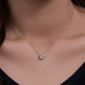 Nuova Collana con Ciondolo in Pietra Naturale Cava di Tungsteno, Versatile, da Donna, di Tendenza, Lusso Leggero, Regalo di Nicchia, di Alta Gamma, Delicata - Product Image 4