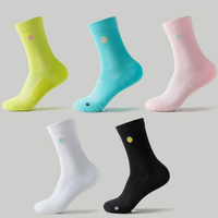 Chaussettes de sport pour femme en gros, automne, respirantes, anti-humidité, tricotées, écologiques, montantes, avec logo sur le bord du mollet et semelle renforcée