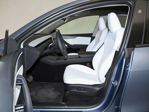 Veicolo elettrico Tesla modello Y 2025: con LFP/batteria al litio ternaria e fino a 82kWh energia della batteria - Product Image 5