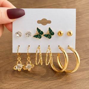 Nouvelles Boucles d'Oreilles Créoles Papillon Plaqué Or avec Cœur Perlé pour Femme - Vente en Gros de Bijoux - Product Image 6