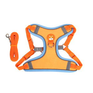 Conjunto de correa de perro de poliéster ajustable Correa de pecho Chaleco acolchado de moda para mascotas Cierre de botón Patrón de rayas para tamaño pequeño y mediano - Product Image 1