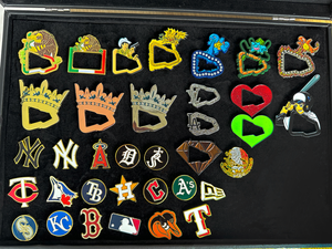 Épingle mexicaine d'<span class=keywords><strong>anime</strong></span> de logo en métal en gros pour des chapeaux - Product Image 4