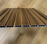 Panneaux muraux en PVC rainurés, matériaux décoratifs en plastique pour l'intérieur