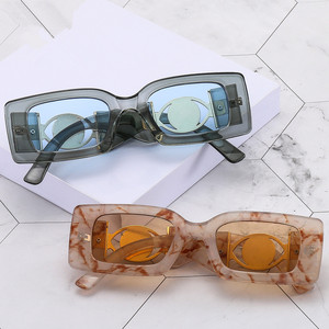 <span class=keywords><strong>Lunettes</strong></span> <span class=keywords><strong>de</strong></span> <span class=keywords><strong>soleil</strong></span> carrées à petite monture en métal Accessoires décoratifs tendance <span class=keywords><strong>Lunettes</strong></span> <span class=keywords><strong>de</strong></span> <span class=keywords><strong>soleil</strong></span> pour femmes à la mode pour femmes - Product Image 3