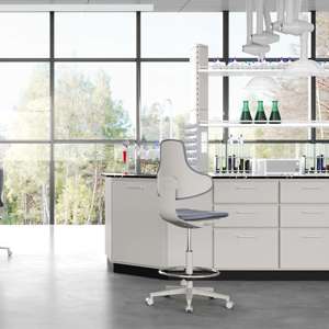 Chaise pivotante de bureau pivotante en cuir Pu de qualité médicale pour ascenseur à gaz de classe 3 réglable Tabouret de laboratoire Pu Chaise de rédaction avec repose-pieds - Product Image 4