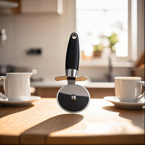 ที่ตัดลูกกลิ้งพิซซ่าสแตนเลสสตีลอุปกรณ์พลาสติกสำหรับการอบบิสกิตเครื่องมืออบพิซซ่าที่จำเป็นสำหรับ430 - Product Image 2