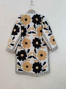 Veste florale bohème Suzani, faite à la main, brodée, longue veste en coton Suzani, veste longue artistique, vêtement unique de style bohème pour festival - Product Image 6