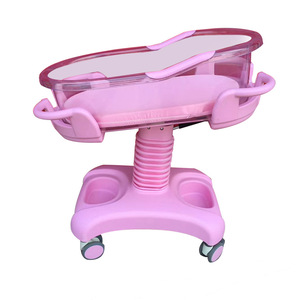 Cuna de lactancia Cimai R01 con altura ajustable manualmente, color rosa, para el cuidado del recién nacido en casa. - Product Image 1