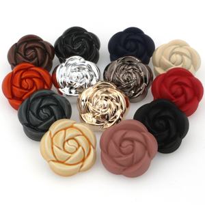 Botones de Plástico Rectangulares Versátiles de Alta Gama con Diseño de Rosas Pequeñas y Coloridas para Mujer, en Aleación de Zinc - Product Image 5