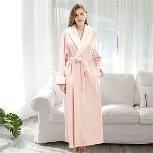 Comforting Sleep Winter Warm Polyester Plush Bathrobe Fashion Women Bathrobe Terrycloth
