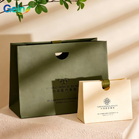Sac en papier personnalisé de luxe avec logo en feuille d'or, mat, gaufré, laminé, grand, moyen, blanc, solide, pour magasin de vêtements, sac de shopping