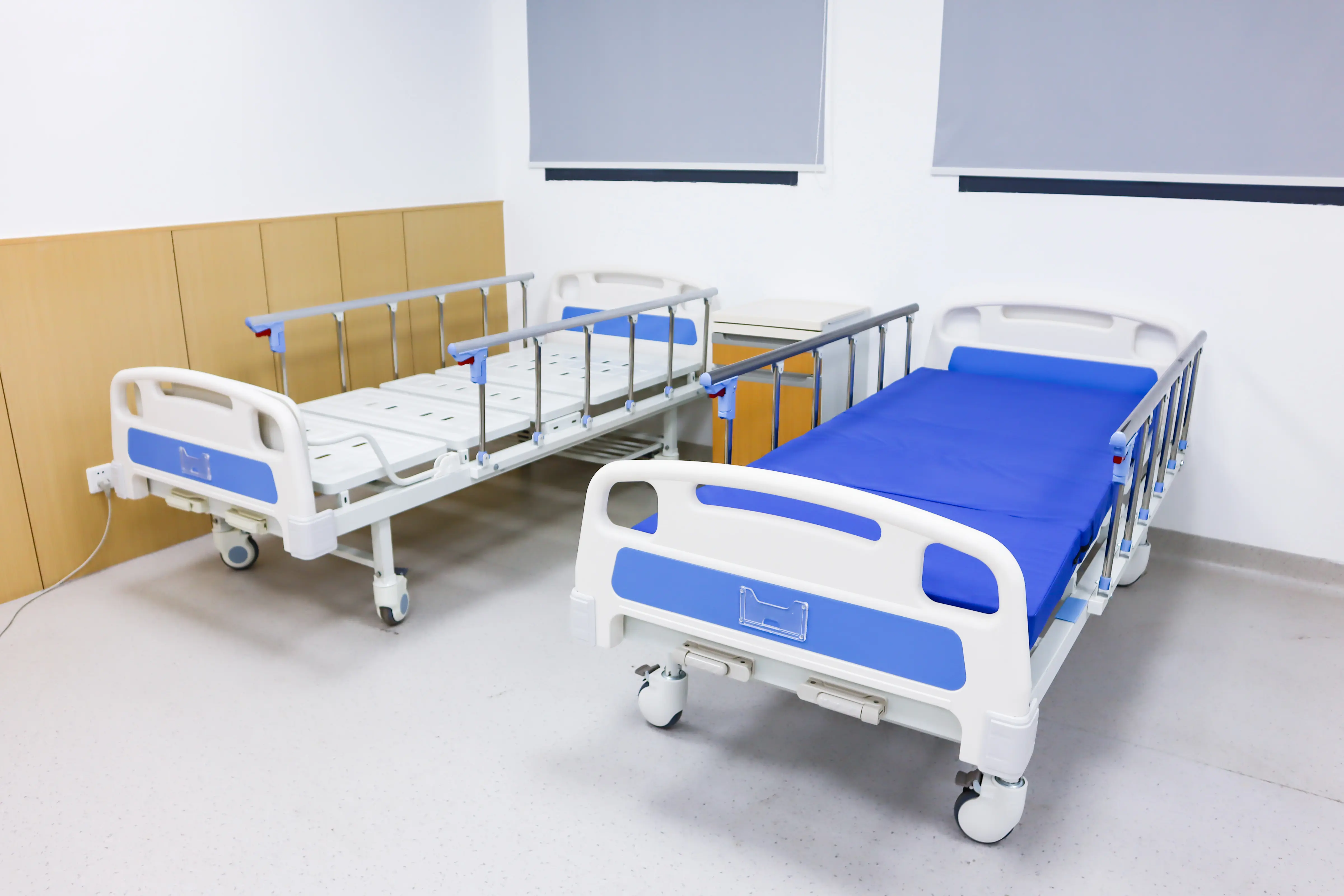 क्लिनिक के लिए हॉट सेलिंग अस्पताल उपकरण 2-क्रैंक मैनुअल मेडिकल अस्पताल बिस्तर