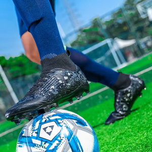 Nouvelles Chaussures de Football Antidérapantes 2025 pour Enfants – Chaussures de Sport d'Entraînement en Extérieur Légères et Respirantes pour Jeunes - Product Image 3