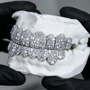 Grillz en diamant Moissanite les plus vendus, bijoux Hip Hop avec une fabrication durable pour un usage quotidien, disponibles à bon prix - Product Image 1