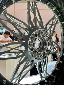 عجلة قيادة مخصصة 168 بوصة متعددة الأذرع مقعرة من ألياف الكربون المتكاملة بتصميم سايبربانك مجوفة مناسبة لسيارة بورش 911GT3 - Product Image 4