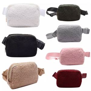 กระเป๋าคาดเอวแบบมีซิป Keymay Velvet ลายตัวอักษร สำหรับทุกเพศ  ขนปุย นุ่มสบาย พกพาสะดวก ใช้ได้ทั้งแบบสะพายข้างและคาดเอว เหมาะสำหรับการเดินทางท่องเที่ยวกลางแจ้งในชีวิตประจำวัน - Product Image 2