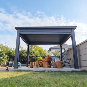 Pergola <span class=keywords><strong>de</strong></span> luxe en aluminium toutes saisons avec toit à lames motorisées pour balcon, jardin et extérieur, LED en option, rideaux personnalisables - Product Image 1