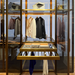 <span class=keywords><strong>Armoire</strong></span> moderne personnalisée à 4 panneaux avec charnière cachée <span class=keywords><strong>Armoire</strong></span> de placard à cadre en profilé d'aluminium doré avec portes en verre trempé givré fumé - Product Image 4