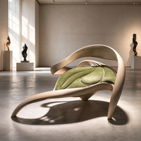 Fauteuil d'appoint sculptural en bois massif courbé, chaise longue artistique organique, fauteuil design en bois fait main pour villa et hôtel
