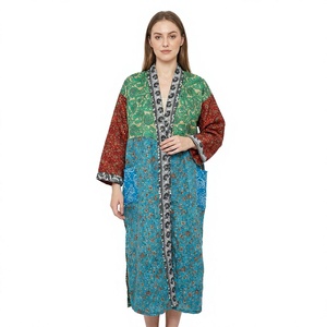 Kimono de seda para mujer con cuello en V, manga larga, estampado, largo hasta la rodilla, de tela suave tejida, con patrón azul, verde y rojo, estilo casual. - Product Image 1