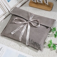 Pochette de luxe grise en similicuir suédé pour vêtements, avec logo personnalisé imprimé, pour foulards, sacs à main, extensions capillaires, pochette anti-poussière en velours