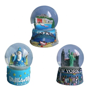 Bola <span class=keywords><strong>de</strong></span> <span class=keywords><strong>nieve</strong></span> <span class=keywords><strong>de</strong></span> <span class=keywords><strong>cristal</strong></span> <span class=keywords><strong>de</strong></span> resina personalizada OEM, recuerdos artesanales, mesa <span class=keywords><strong>de</strong></span> regalo, decoración del hogar, globo <span class=keywords><strong>de</strong></span> <span class=keywords><strong>nieve</strong></span> personalizado <span class=keywords><strong>de</strong></span> ciudad - Product Image 1