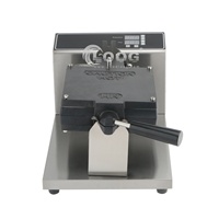Machine à gaufres électrique commerciale en forme de pattes de chat mignonnes, mini machine à gaufres en forme de dessin animé pour la vente en gros