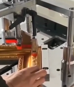 เครื่องตอกตะปูกรอบภาพอัตโนมัติเครื่องประกบกรอบรูปตัววีอุปกรณ์ต่อเข้ามุม - Product Image 4