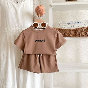 Vente en gros de tenues d'été pour filles en 2 pièces, ensemble t-shirt à manches courtes et short de couleur unie, ensemble de vêtements décontractés pour enfants - Product Image 6