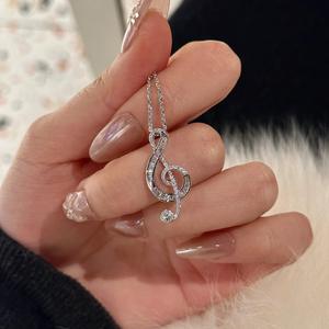 Collar con Colgante de Músico en Plata de Ley S925 con Arpa Incrustada de Diamantes, Accesorio de Lujo Único para Clavícula con Perla como Piedra Principal - Product Image 1