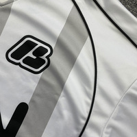 Maillots de football personnalisés coupe oversize et courte, avec broderie, logo en patch tissé et impression de passepoil, style streetwear