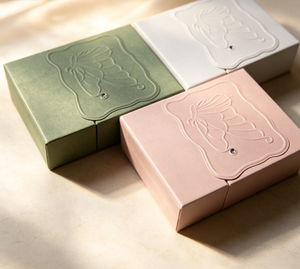Caja de Joyería con Cajón Deslizable y Diseño de Mariposa en Relieve, Caja de Regalo para Anillos, Aretes y Collares con Forro de Terciopelo, Caja con Logotipo Personalizado para Venta al Por Mayor - Product Image 3
