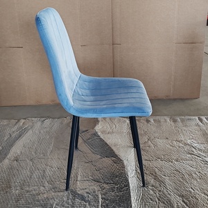 Vendita calda di <span class=keywords><strong>sedie</strong></span> da pranzo <span class=keywords><strong>colorate</strong></span> da <span class=keywords><strong>cucina</strong></span> in velluto tessuto sedia da pranzo con gambe in metallo nero - Product Image 3