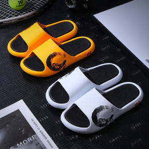 ورق هاواي أسود سادة ، صنادل رياضية بشخصية صينية بالجملة ، صنادل بلاستيكية لامعة قابلة للإنزلاق ، أحذية للرجال بالجملة - Product Image 5