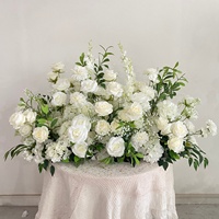 Centres de table artificiels en gros : roses blanches, hortensias, verdure, chemin de table fleuri, fleurs de mariage, décoration intérieure