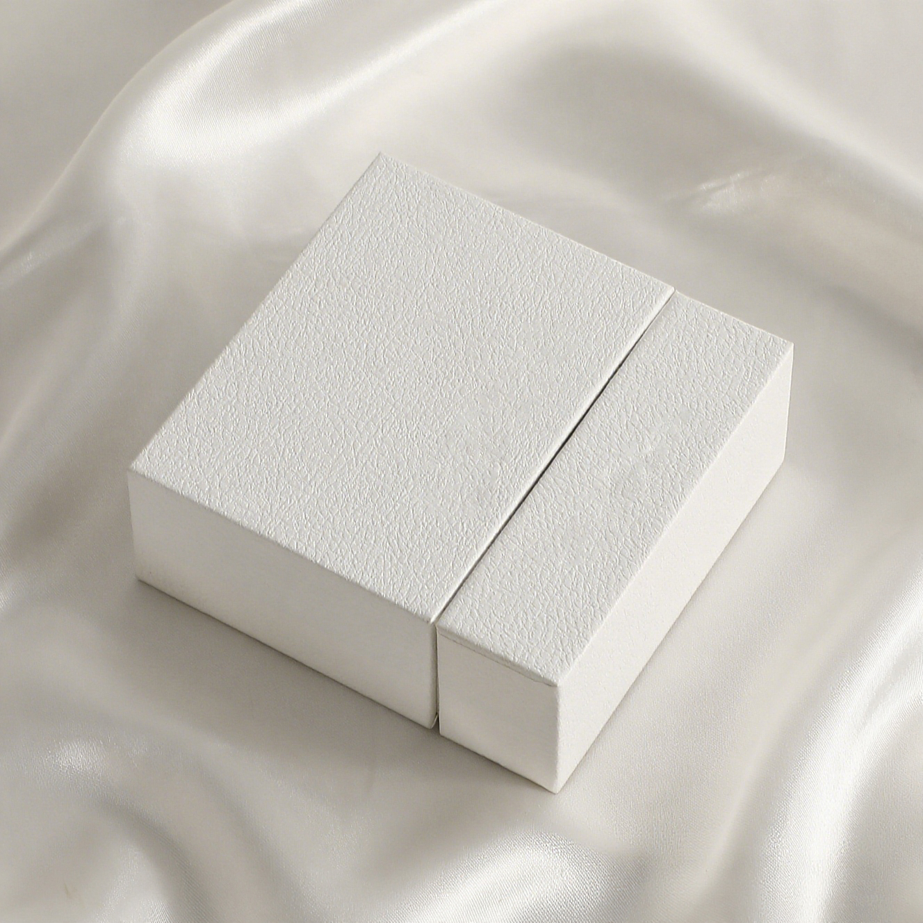 White(with sponge/no logo)