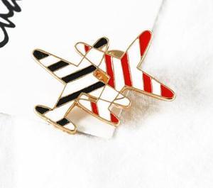 Spilla Distintivo Aeroplano Smaltata Placcata Oro all'Ingrosso - Product Image 4