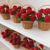 Nouveau tricoté à la main rouge Rose Crochet fleur panier laine fil ornement pour décoration de bureau article chaud conception transfrontalière