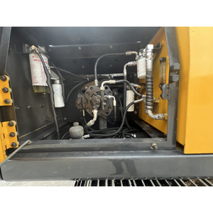 Excavadora de cadenas Volvo EC210 amarilla de uso pesado, capacidad de cazo de 1.3 m, motor de alta eficiencia de 147 HP, 22 toneladas, profundidad de excavación de 5 m - Product Image 6
