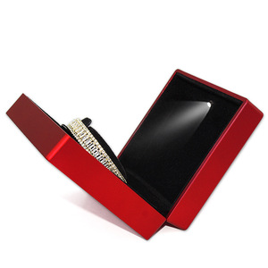Caja de Embalaje de Joyería de Alta Gama con Luz LED y Patrón Cuadrado en Relieve para Colgante, Pulsera, Collar, Venta al por Mayor JIUXING SD, a la Moda - Product Image 3
