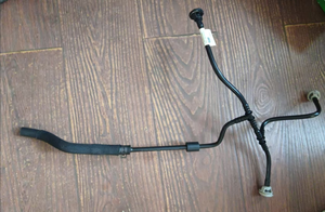 Audi A4 Q5 엔진 부품 용 OEM 새로운 냉각수 오버 플로우 탱크 호스 8K0121081AE - Product Image 2