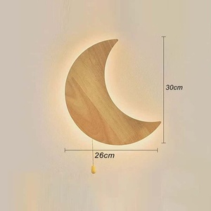 Lampada <span class=keywords><strong>da</strong></span> <span class=keywords><strong>Parete</strong></span> Creativa a Forma di Luna in Legno |   Design Moderno con Garanzia di 3 Anni |   Luce Notturna LED <span class=keywords><strong>per</strong></span> <span class=keywords><strong>Camerette</strong></span> dei Bambini, Camere <span class=keywords><strong>da</strong></span> Letto, Asili e Soggiorni - Product Image 2