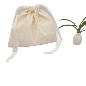 Sac cadeau en toile de coton réutilisable et personnalisable avec cordon de serrage et logo - Product Image 3