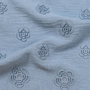 थोक उलागिरि 100% पॉलिएस्टर क्रेपे टिस्सू एयर फ्लो क्रिंकी डोबी लाइन लड़कियों के क्रेपे शर्ट परिधान के लिए एम्बॉस्ड कपड़े - Product Image 1