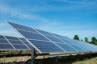 Structure de montage solaire en alliage d'aluminium léger, surface anodisée pour installation photovoltaïque en terrain ouvert, compatibilité avec panneaux flexibles