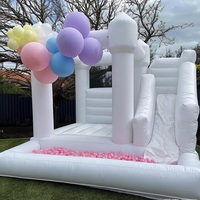 Château gonflable blanc pour fêtes en plein air, mariage, château gonflable avec toboggan pour locations de châteaux gonflables