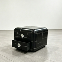 Table basse en aluminium noir de style industriel rétro avec accents rivetés, table d'appoint haut de gamme dotée d'un rangement créatif, mobilier pour la maison