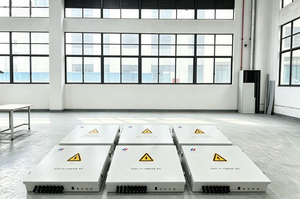 Boîtier de Combinaison PV Étanche IP65 1000V avec Protection Contre la Foudre, Boîtier de Combinaison DC 4 Entrées 4 Sorties pour Système Solaire Photovoltaïque - Product Image 3