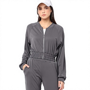 Ensemble de survêtement personnalisé pour femme : sweat à capuche zippé et pantalon à taille élastique gris – Tenue décontractée et sportive deux pièces - Product Image 1