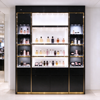 Présentoir à parfums noir et or en verre, comptoir îlot, étagères murales, boîte à lumière, affiche CE ETL pour magasin de beauté